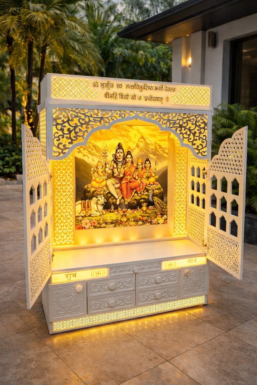 Shiv Parivar Cabinet Mandir